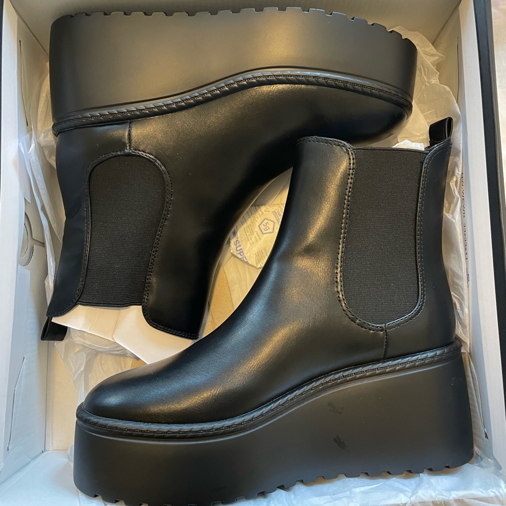 NWT in Original Box Nine West Henrita Platform Chelsea Booties. Never been worn!